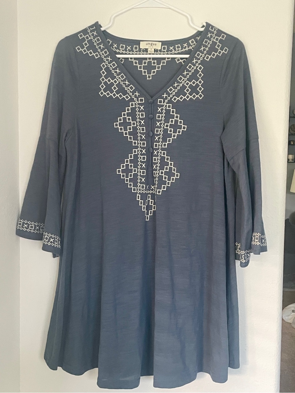 Umgee Boho Chic Embroidered Flowy Bell Sleeve Tunic Top S small